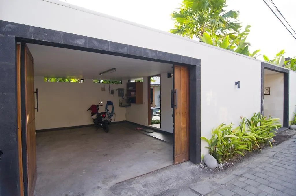Villa Putih Seminyak
