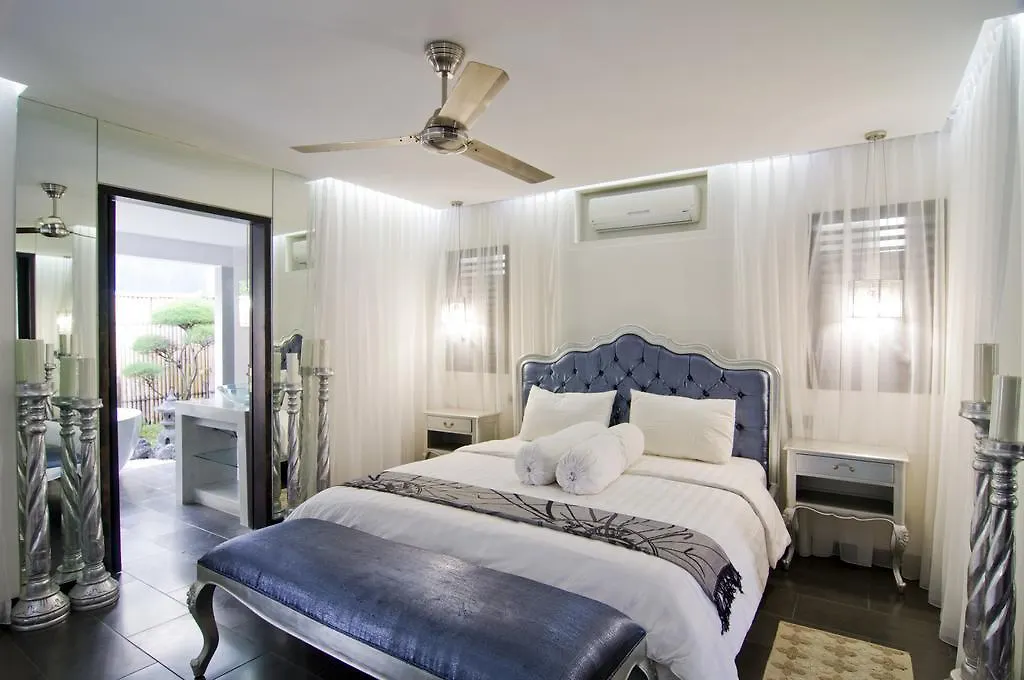 Villa Putih Seminyak