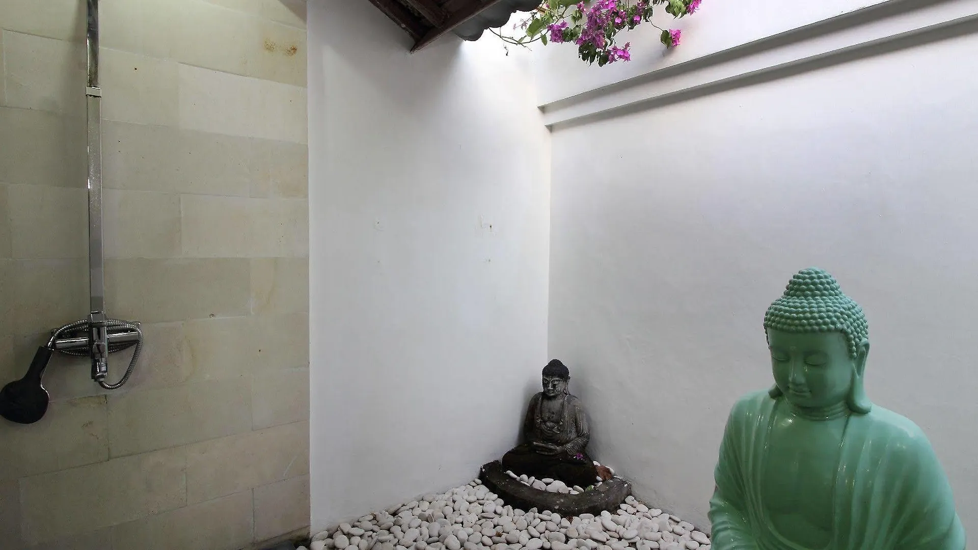 Villa Putih Seminyak
