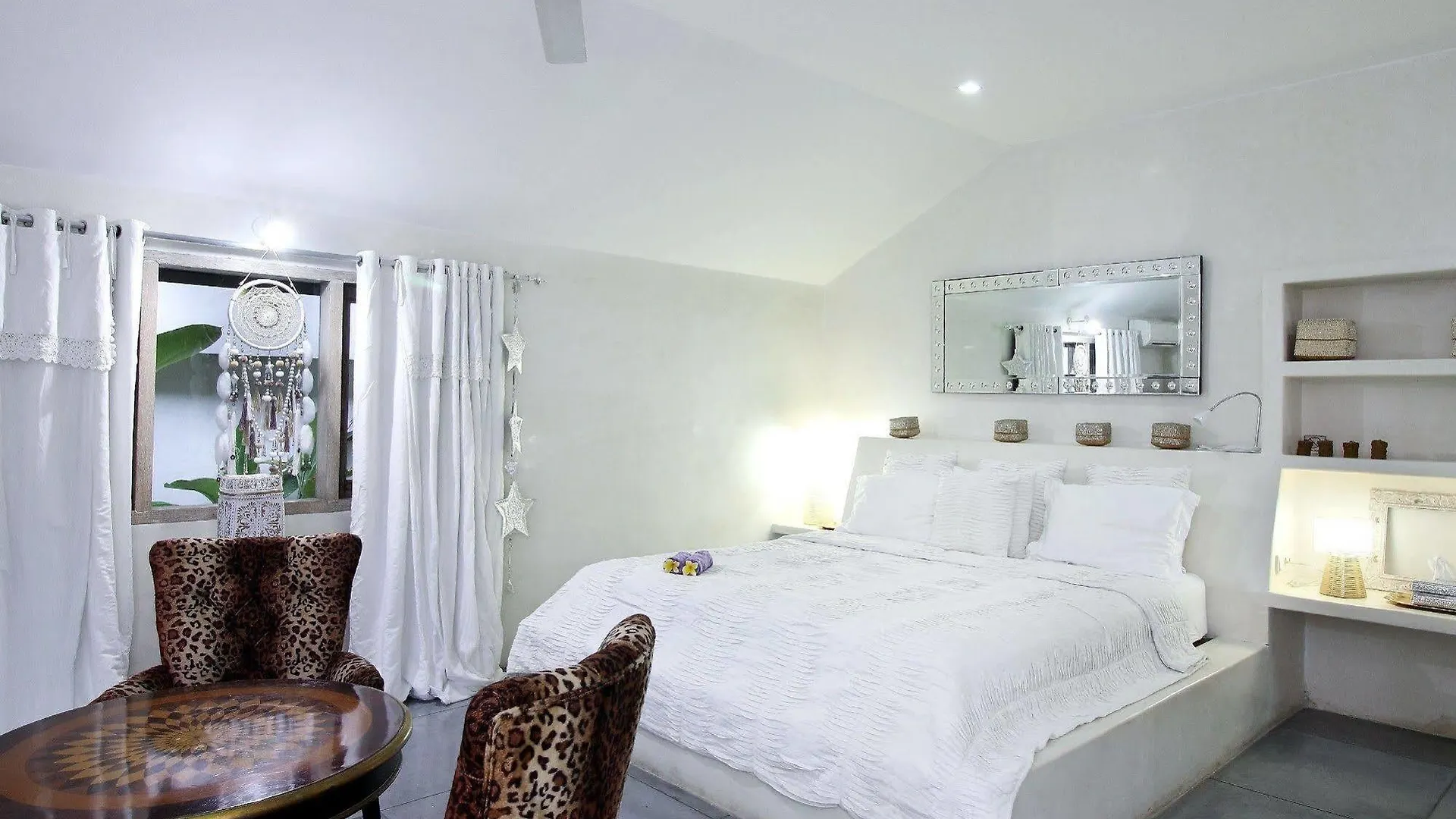 Villa Putih Seminyak