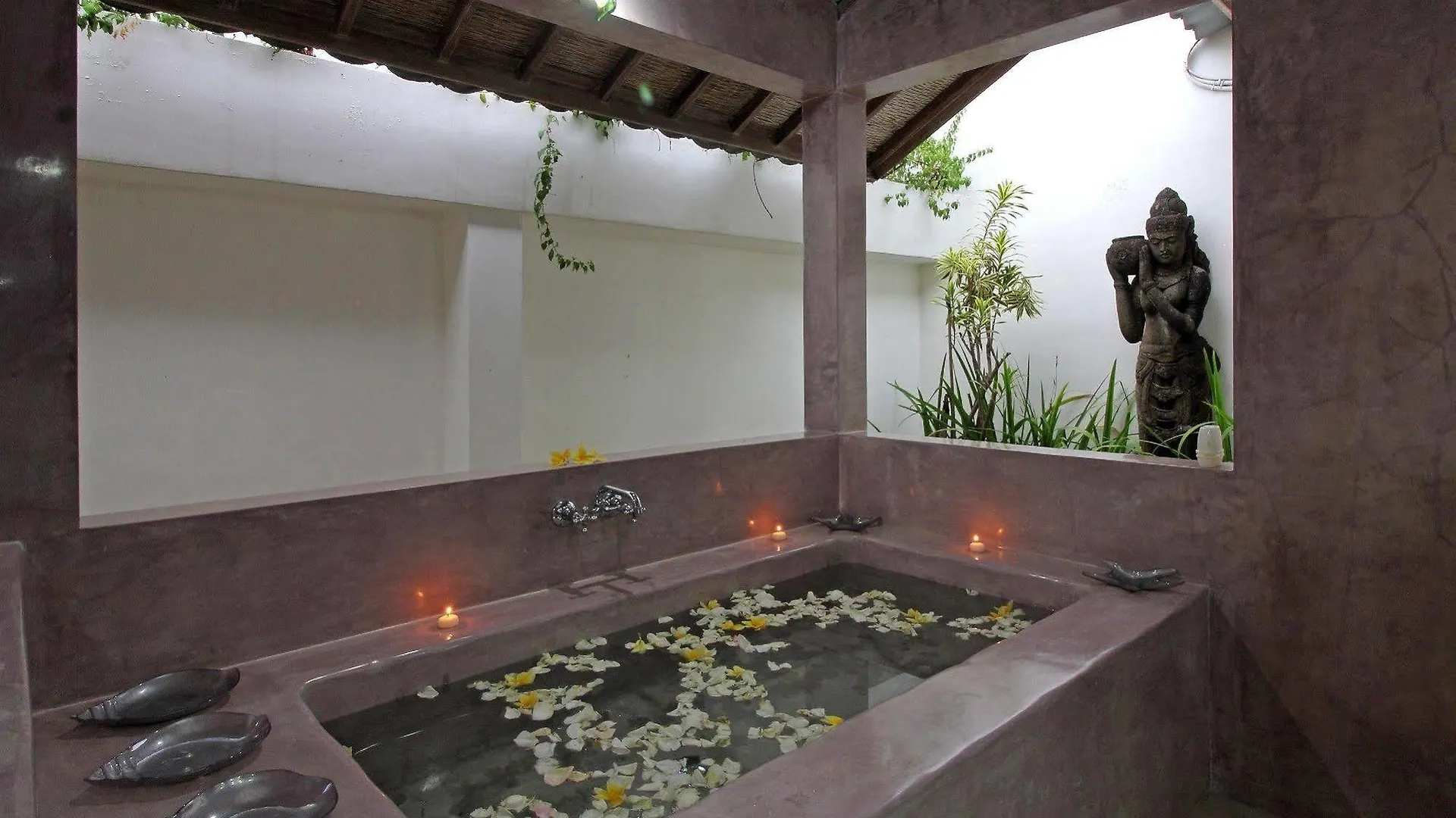 Villa Putih Seminyak
