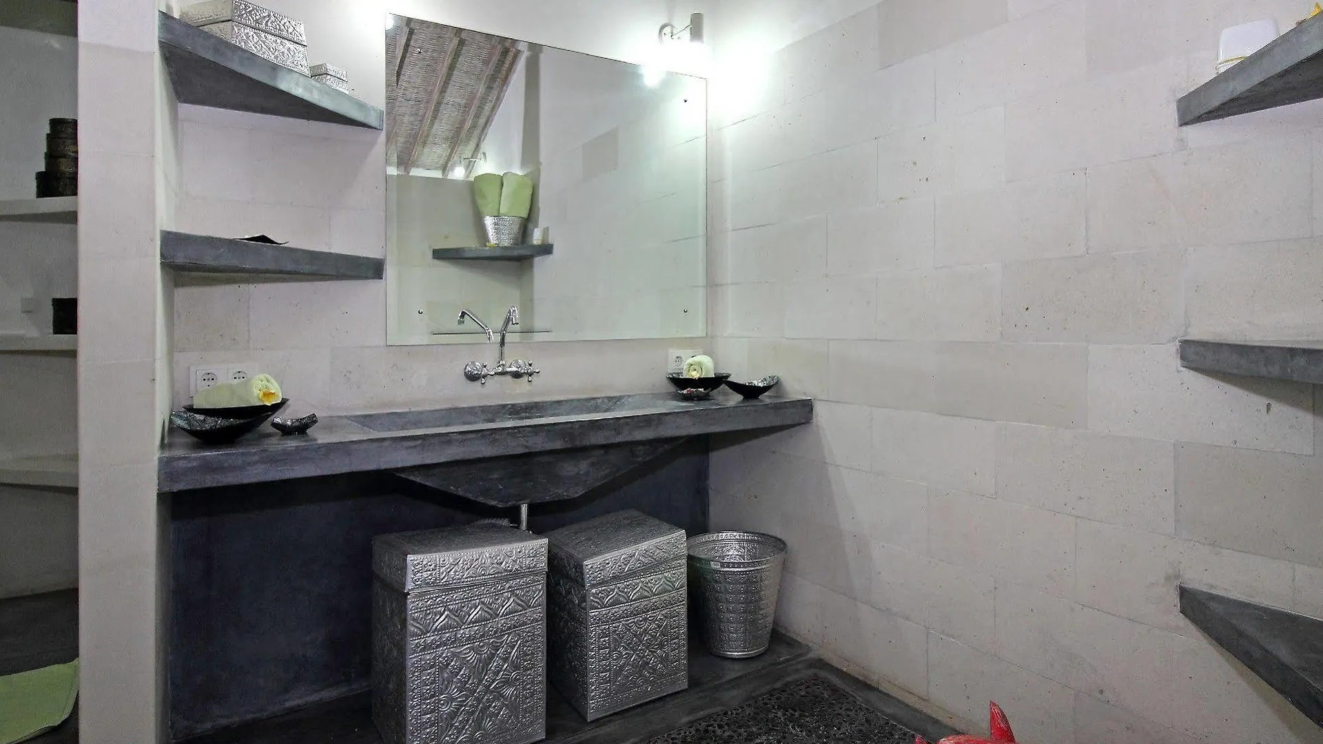 Villa Putih Seminyak