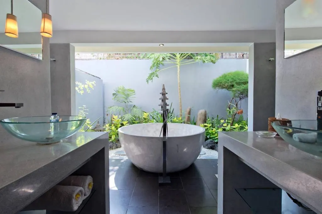Villa Putih Seminyak