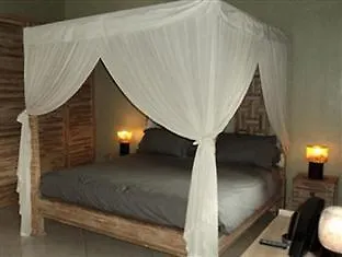 Villa Putih Seminyak