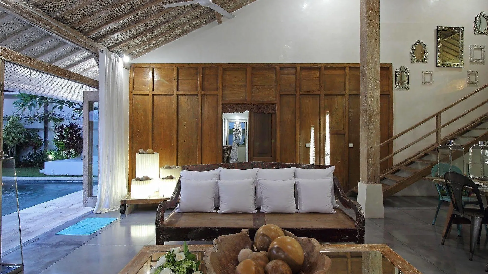 Villa Putih Seminyak